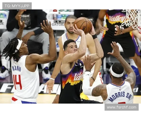 太阳鏖战76人强强对决布克与恩比德巅峰对飙引爆全场焦点 太阳鏖战76人强强对决布克与恩比德巅峰对飙引爆全场焦点